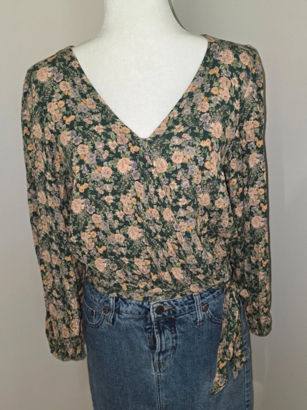American Eagle floral wrap top cottagecore boho green cropped blouse
